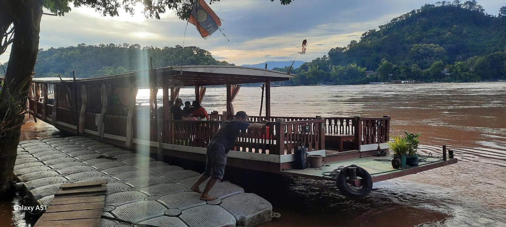 Aurora Backpackers Hostel Luang Prabang Exterior photo
